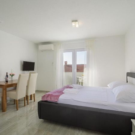 Villa Andelo โตรกีร์ ภายนอก รูปภาพ